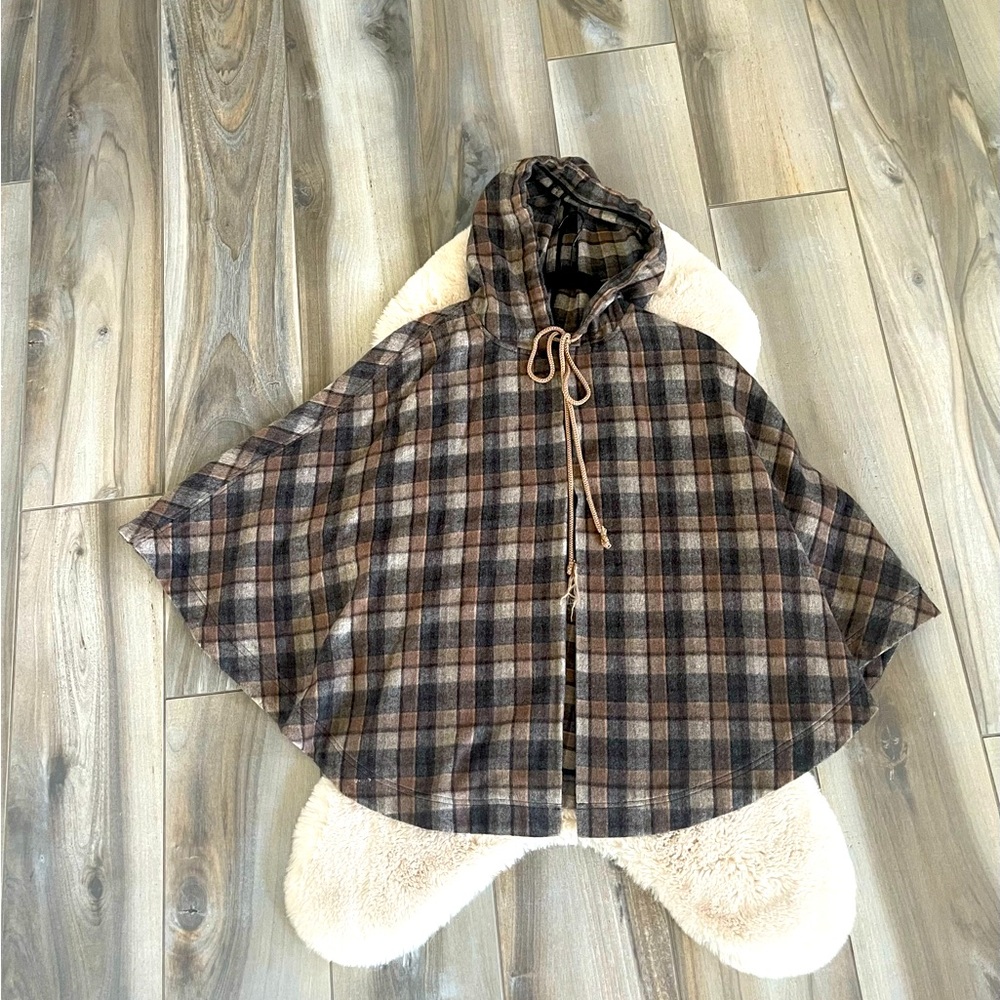 Robbie & Nikki vintage hooded poncho ties in the front size xs/s Great condition